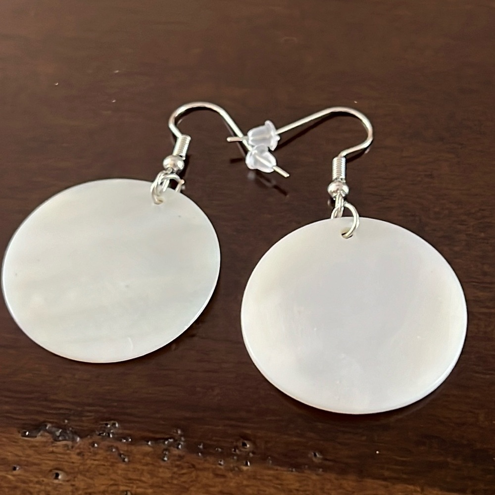 Natural seashell earrings-NWT